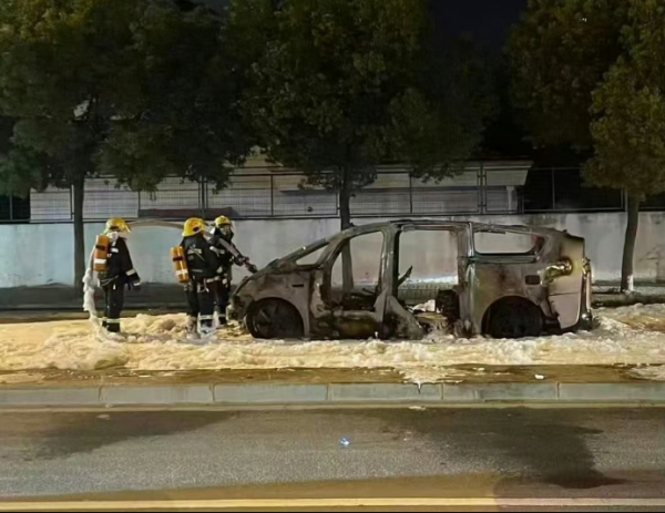 安泰证券 海量财经丨理想MEGA行驶中起火被烧成空架 行业专家分析可能原因